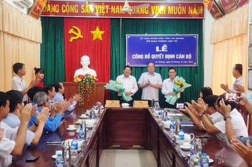 Công bố quyết định của cán bộ của UBND tỉnh An Giang