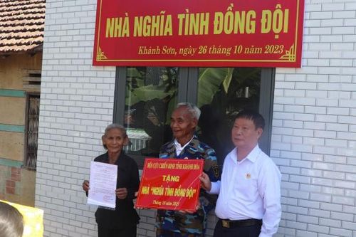 Hội Cựu chiến binh tỉnh Khánh Hòa bàn giao nhà nghĩa tình đồng đội cho hội viên khó khăn