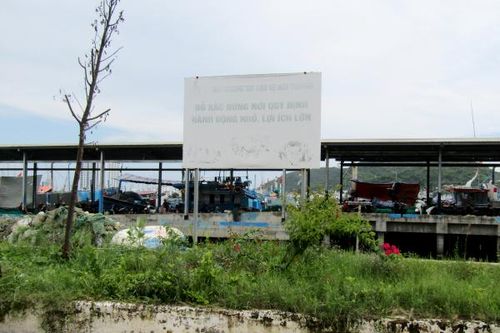 Cần làm mới pa nô tuyên truyền