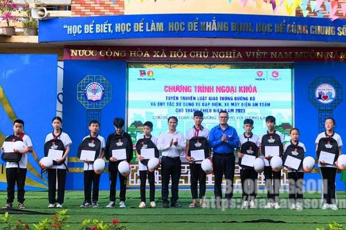 Hơn 900 học sinh được hướng dẫn sử dụng xe đạp, xe máy điện an toàn