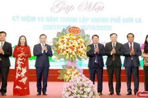 Gặp mặt Kỷ niệm 15 năm Ngày thành lập thành phố Sơn La