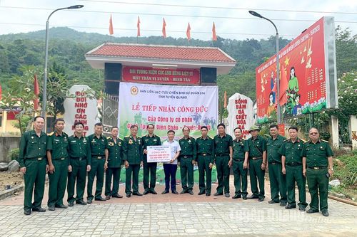 Công ty cổ phần Gạch tuynel Viên Châu công đức 20.000 viên gạch xây dựng Đền thờ các Anh hùng liệt sỹ tại Hà Giang