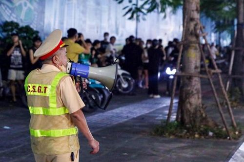 Sẽ xử lý nghiêm tình trạng tụ tập đông người 'hóng chốt' Cảnh sát 141