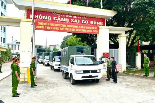 Công an tỉnh Thanh Hóa bàn giao 217 xe ô tô tải cho Công an xã, thị trấn