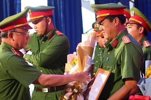Công an Bình Dương bổ nhiệm 42 điều tra viên Công an cấp xã