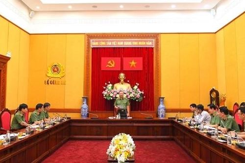 Đẩy nhanh tiến độ thực hiện Đề tài 'Yêu cầu và nghĩa vụ bảo vệ chủ quyền quốc gia trên không gian mạng'