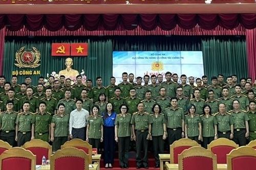 Bồi dưỡng nghiệp vụ công tác thanh niên cho cán bộ chủ chốt của tổ chức Đoàn