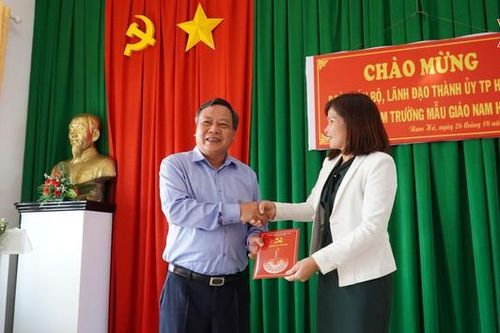 Đoàn công tác Thành ủy làm việc tại huyện Lâm Hà