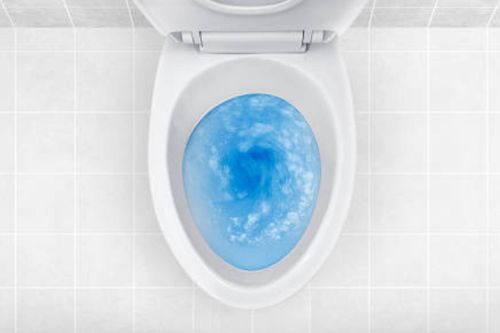 Vì sao bồn cầu xả nước yếu?