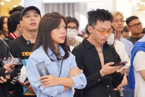 Bạn gái rapper Obito cá tính với kiểu trang điểm 'không chân mày'