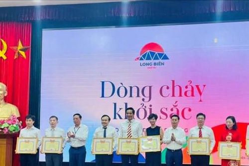 Tác giả Bùi Bảo Đạt chiến thắng tại Cuộc thi sáng tác biểu trưng quận Long Biên