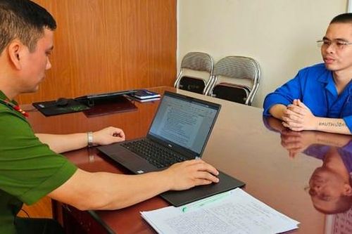 Bắt giữ 2 đối tượng quê Hải Dương phát tán tin nhắn mại dâm, đánh bạc qua mạng