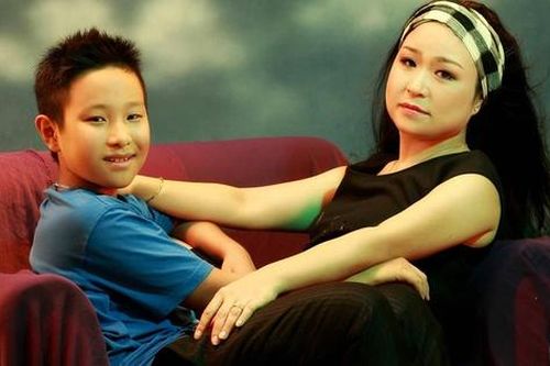 Video Quán quân Vietnam Idol Hà An Huy nhảy Gangnam Style điêu luyện lúc nhỏ, ngoại hình bị mẹ than 'béo' phải giảm cân