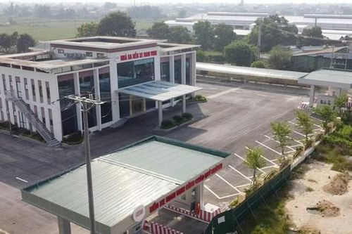 Bến xe 32 tỉ đồng xây xong rồi... để đấy