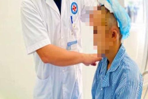 Chủ quan không thăm khám sau tai nạn, một thanh niên suýt mất mạng