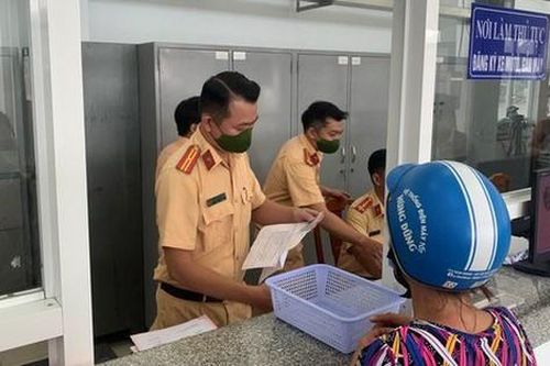 Người dân TPHCM đã có thể đăng ký xe lần đầu tại nơi tạm trú