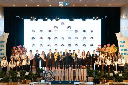 Lễ kỷ niệm 35 năm Hội Sinh viên Việt Nam ĐH Kinh tế Quốc dân: Hành trình truyền lửa đam mê