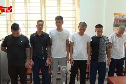 Dùng sơn đỏ trộn mắm tôm 'khủng bố' nhà con nợ