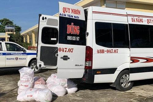 Quảng Nam: Phát hiện xe ô tô khách chở hơn 500kg mỡ động vật không rõ nguồn gốc