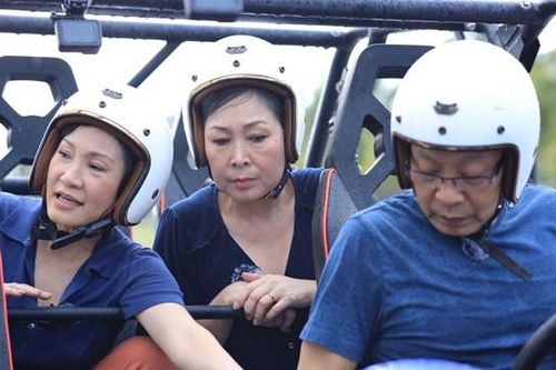 Nhà báo Lại Văn Sâm từ chối thử thách lái xe trong 'Có hẹn cùng thanh xuân'