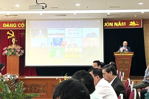 Tăng cường hỗ trợ pháp lý bảo đảm quyền lợi cho người Việt ở nước ngoài