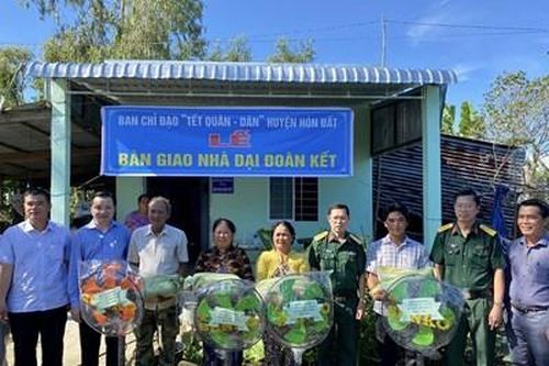 Kiên Giang: Bàn giao 5 căn nhà cho người nghèo dịp Tết Quân-Dân năm 2024