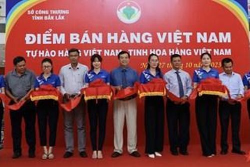 Tỉnh Đắk Lắk khai trương điểm bán hàng Việt Nam tại Siêu thị Co.op Mart Buôn Hồ