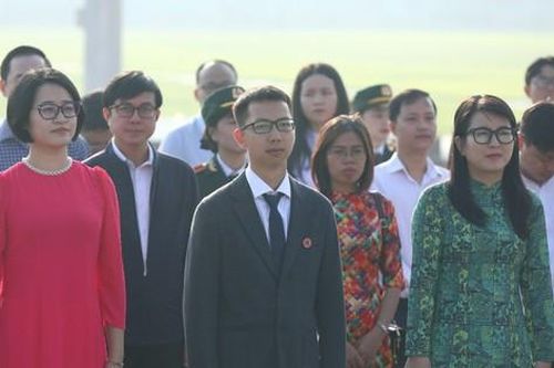 Thế hệ tài năng trẻ 'Quả Cầu Vàng' các thời kỳ báo công dâng Bác