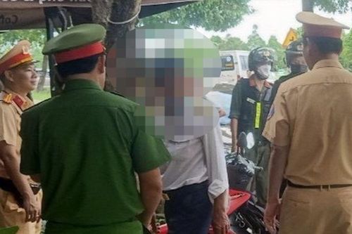 Cảnh cáo cán bộ thuế không chấp hành đo nồng độ cồn
