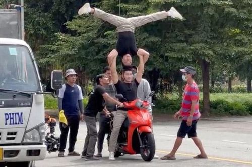'Barie' cộng đồng từ vụ việc nghệ sĩ Quốc Cơ - Quốc Nghiệp 'chồng đầu lái xe'