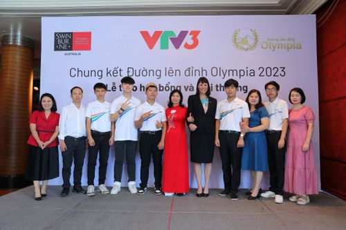 ĐH Swinburne trao học bổng cho 4 thí sinh vào chung kết Đường lên đỉnh Olympia