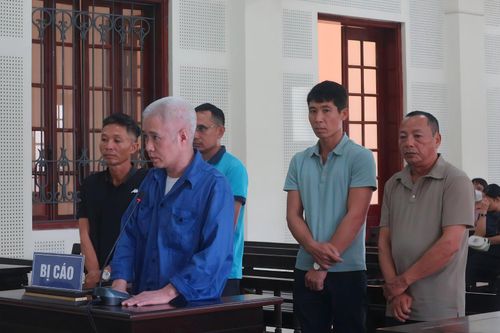 Nhóm tài xế đưa người nước ngoài xuất cảnh trái phép