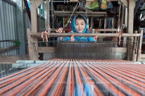 Làng Chăm Châu Phong giữ nghề dệt thổ cẩm