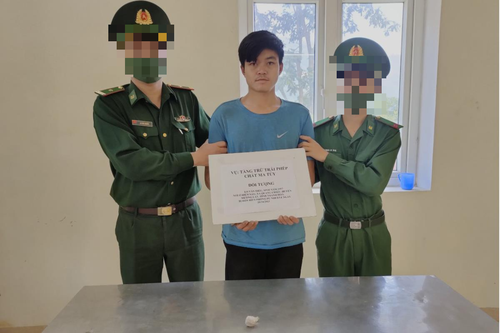 Bị bắt giữ khi sang Lào mua ma túy về sử dụng