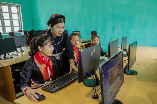 Đẩy mạnh chuyển đổi số và ứng dụng công nghệ thông tin trong đồng bào dân tộc thiểu số