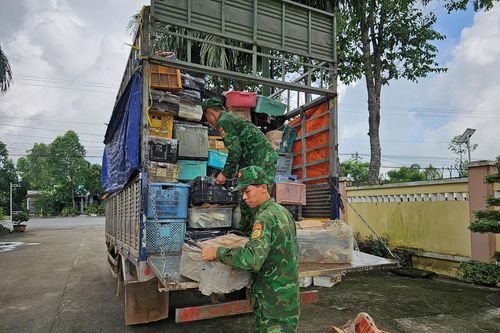 BĐBP Long An phát hiện, bắt giữ vụ tàng trữ 5 tấn hàng hóa đã qua sử dụng không rõ nguồn gốc