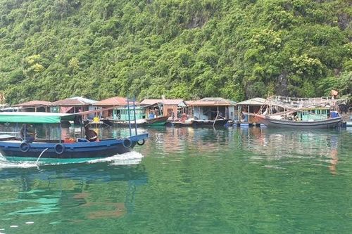 Quảng Ninh cấm tàu, thuyền gắn máy trong khu vực làng chài Cửa Vạn
