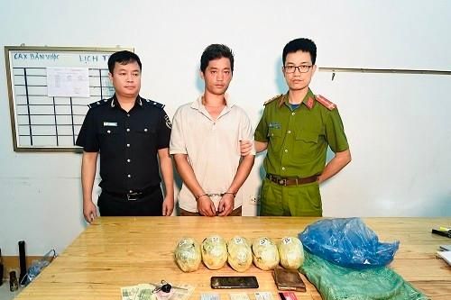 Bắt giữ đối tượng mua bán hơn 4kg thuốc phiện