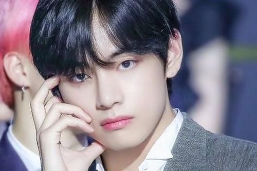 V (BTS) bị fan nữ bám đuôi tới nhà riêng, đòi đăng ký kết hôn