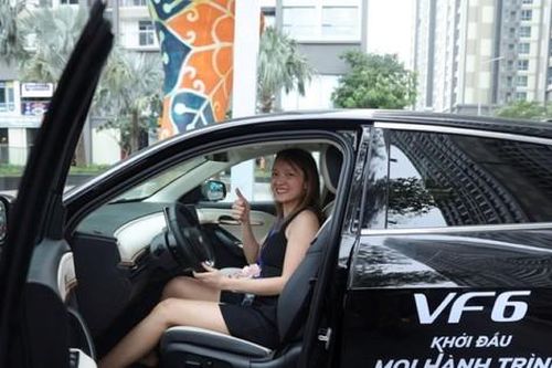 Khách Việt phấn khích trải nghiệm VF 6, không ngần ngại xuống tiền 'chốt cọc'