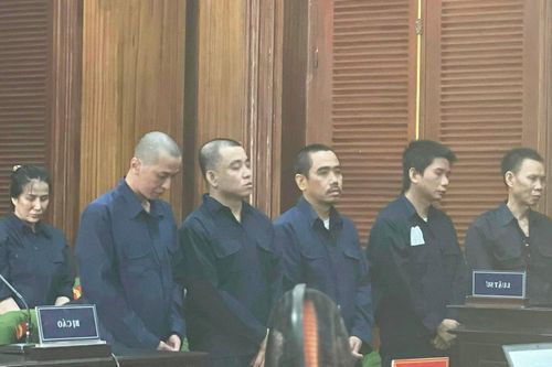 Vợ chồng, anh em cùng nhận án tử