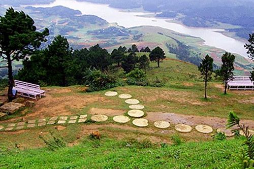 Dừng hoạt động tham quan núi Langbiang sau vụ du khách nước ngoài ngã tử vong