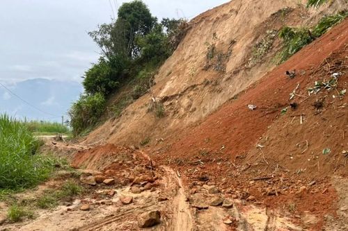 Nhiều điểm sạt lở, đường Chiêu Lưu đi Na Ngoi (Kỳ Sơn) chưa thể thông xe ô tô