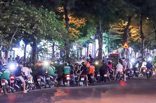 Hà Nội: Báo động tình trạng tụ tập, cản trở hoạt động của cảnh sát