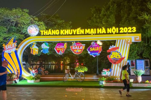Người dân hào hứng trải nghiệm lễ hội mua sắm Hà Nội