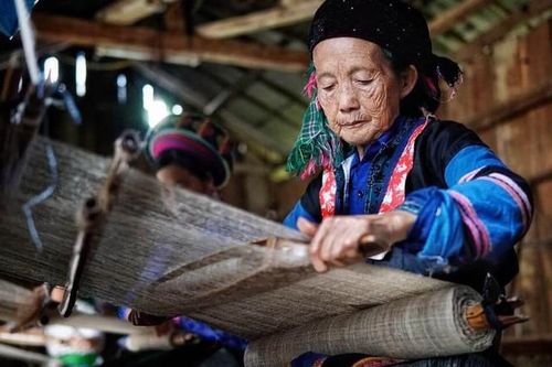 Khai thác giá trị văn hóa, nâng cao quyền năng kinh tế cho phụ nữ dân tộc thiểu số