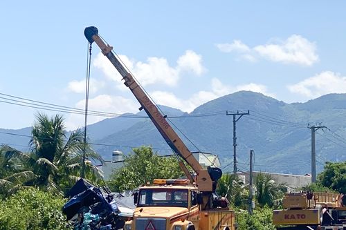 Khánh Hòa: Tai nạn liên hoàn, 3 người chết tại chỗ