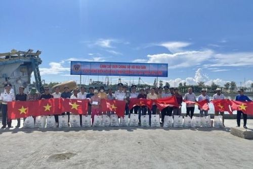 Cảnh sát biển đồng hành với ngư dân Bà Rịa - Vũng Tàu
