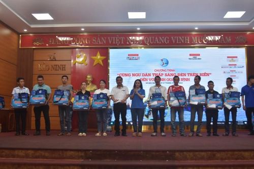 Lan tỏa Chương trình 'Cùng ngư dân thắp sáng đèn trên biển'