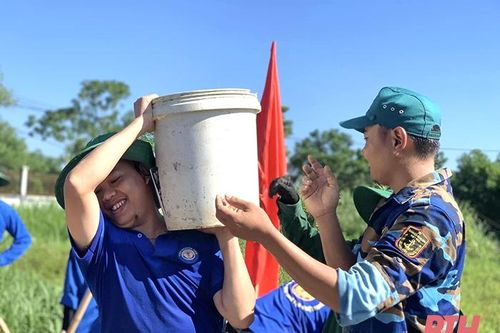 Ngày cao điểm tình nguyện chung tay xây dựng nông thôn mới